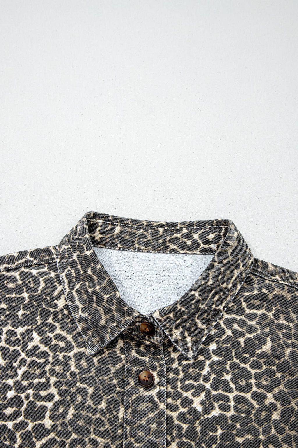 PRETTY BASH Leopard Denim Short Sleeve Button Cropped Shirt: Gray / S