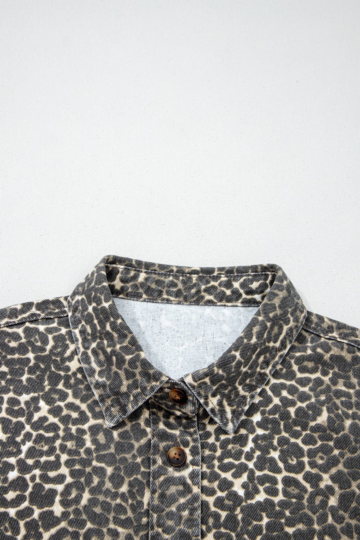 PRETTY BASH Leopard Denim Short Sleeve Button Cropped Shirt: Gray / S