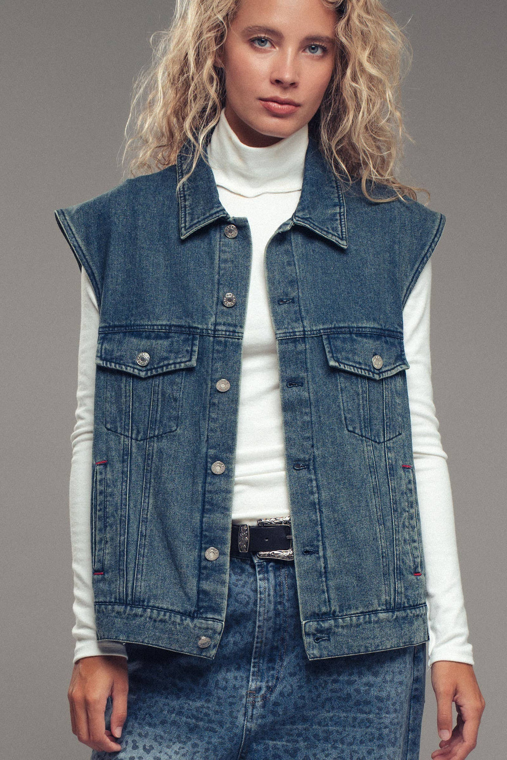 Western Sunset Embroidered Denim Vest: DENIM BLUE / S-2/M-2/L-2