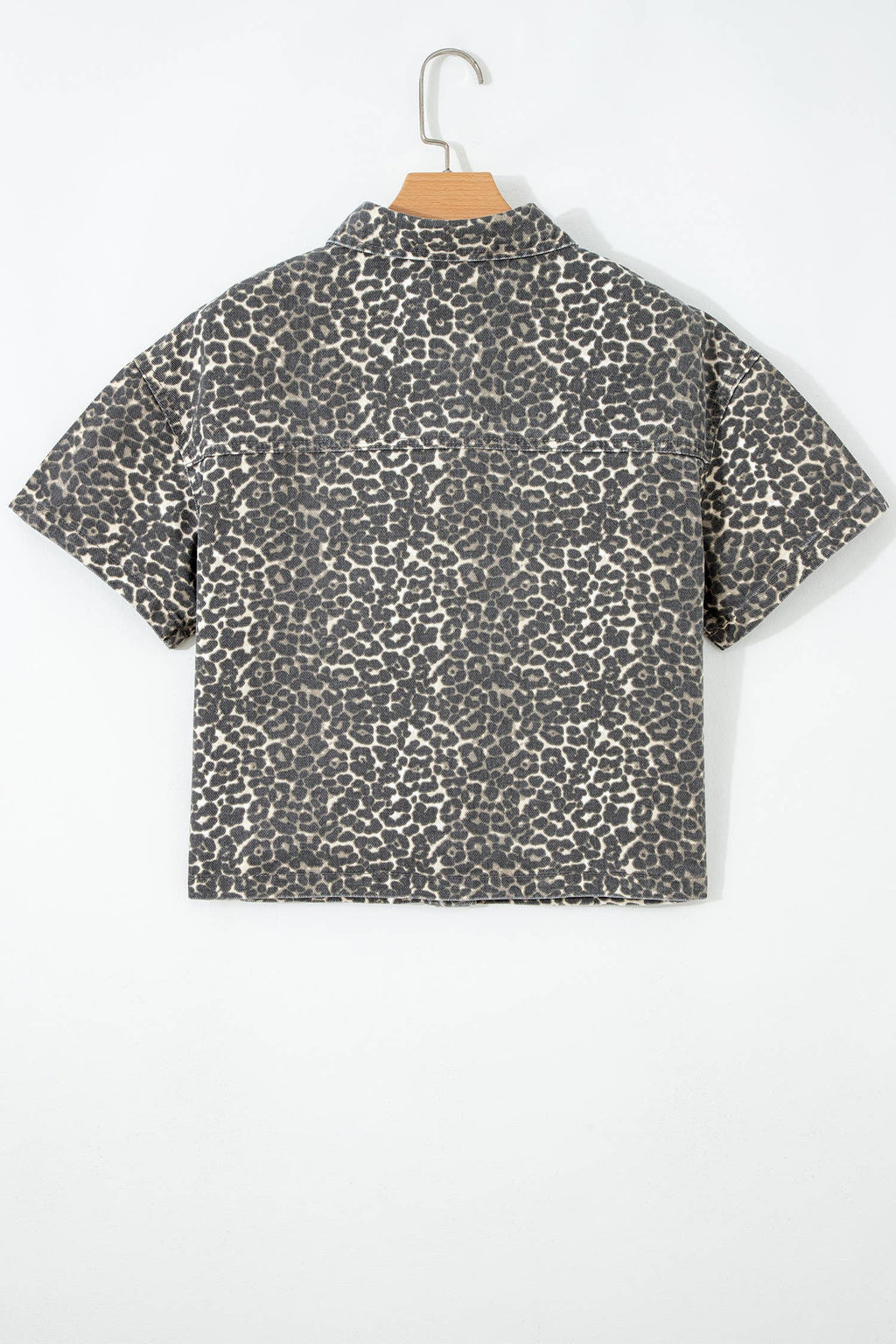PRETTY BASH Leopard Denim Short Sleeve Button Cropped Shirt: Gray / M