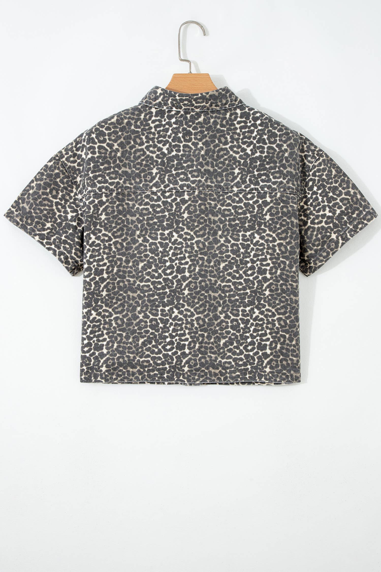 PRETTY BASH Leopard Denim Short Sleeve Button Cropped Shirt: Gray / S